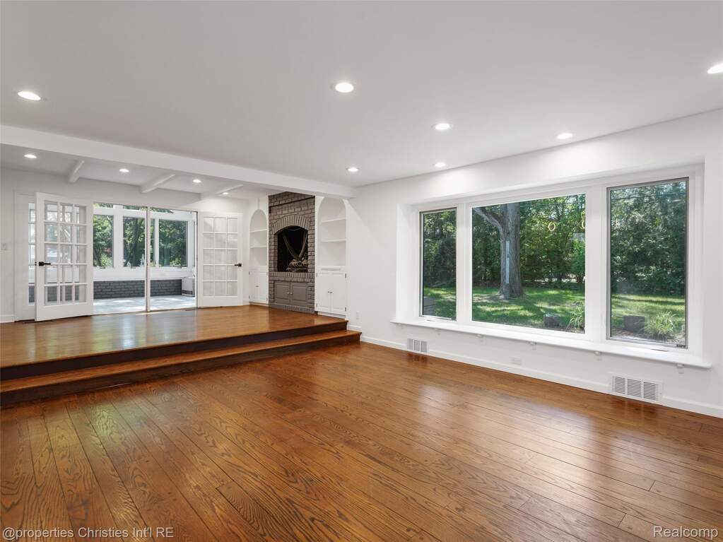 4 Bedroom Single Family Home/House's Image 12
