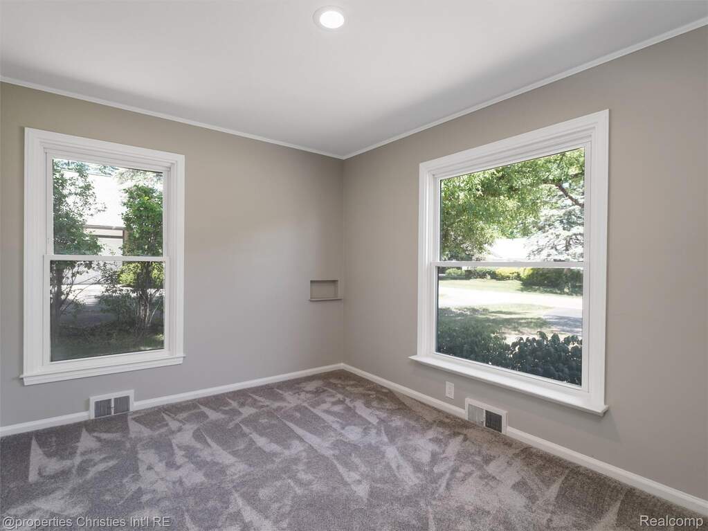4 Bedroom Single Family Home/House's Image 18