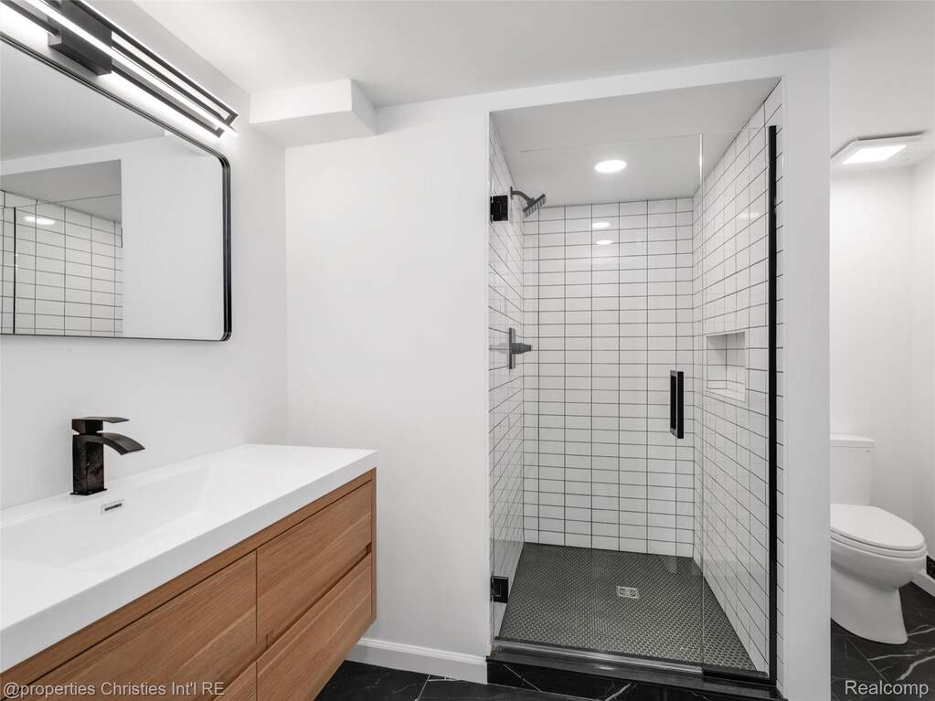 4 Bedroom Single Family Home/House's Image 33