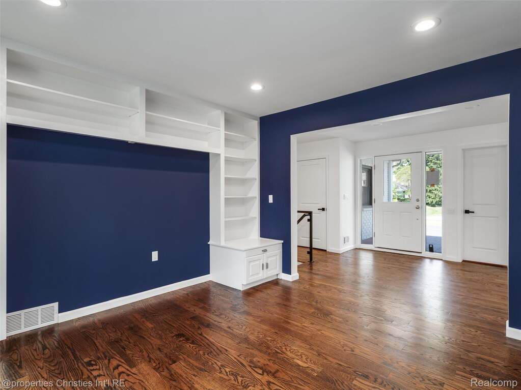 4 Bedroom Single Family Home/House's Image 5