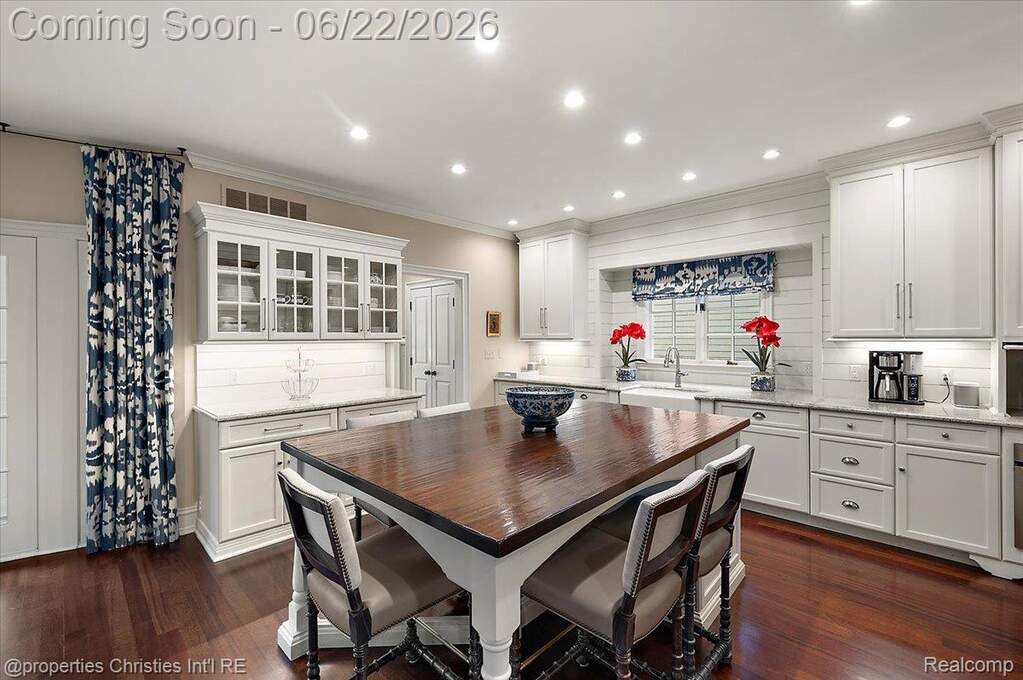 4 Bedroom Single Family Home/House's Image 9