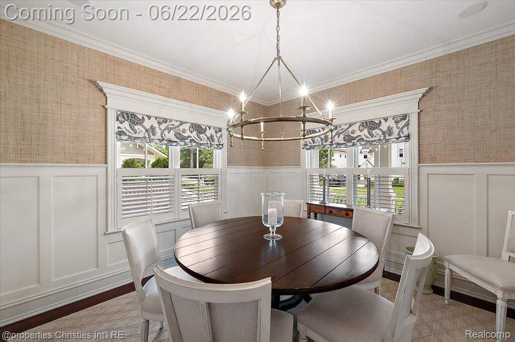 4 Bedroom Single Family Home/House's Image 5