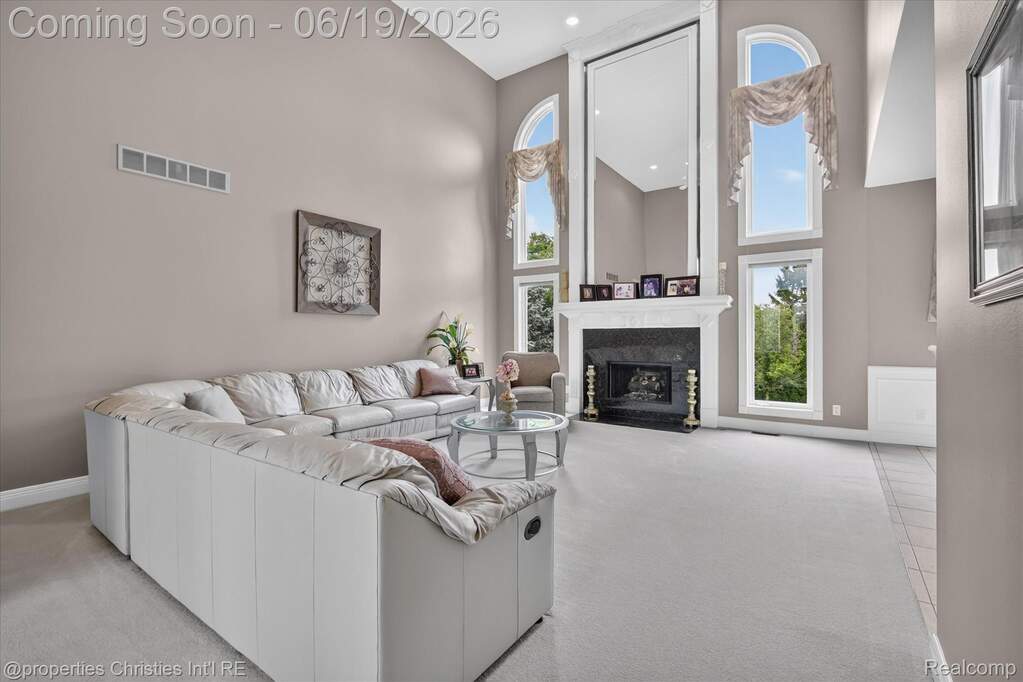 4 Bedroom Single Family Home/House's Image 8