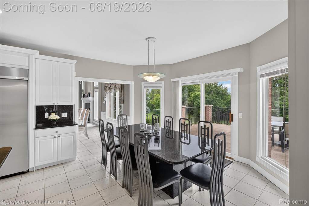 4 Bedroom Single Family Home/House's Image 14