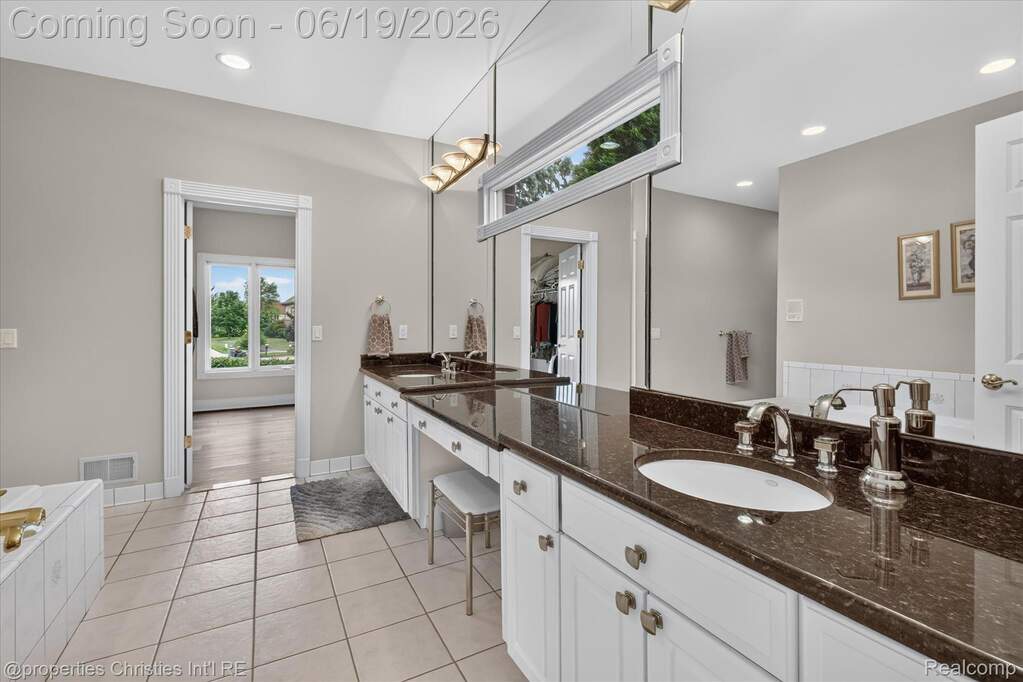 4 Bedroom Single Family Home/House's Image 27