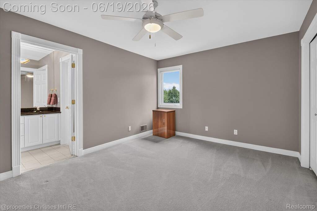 4 Bedroom Single Family Home/House's Image 32