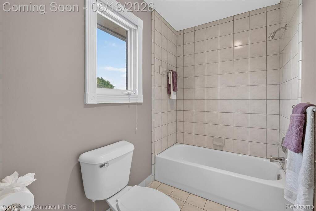 4 Bedroom Single Family Home/House's Image 36