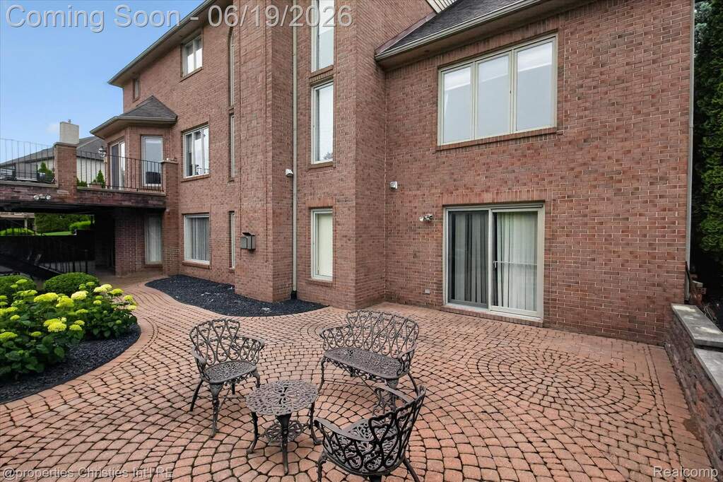4 Bedroom Single Family Home/House's Image 4