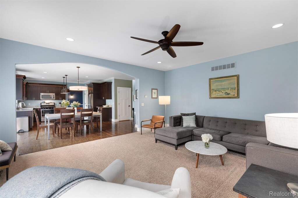 4 Bedroom Single Family Home/House's Image 7