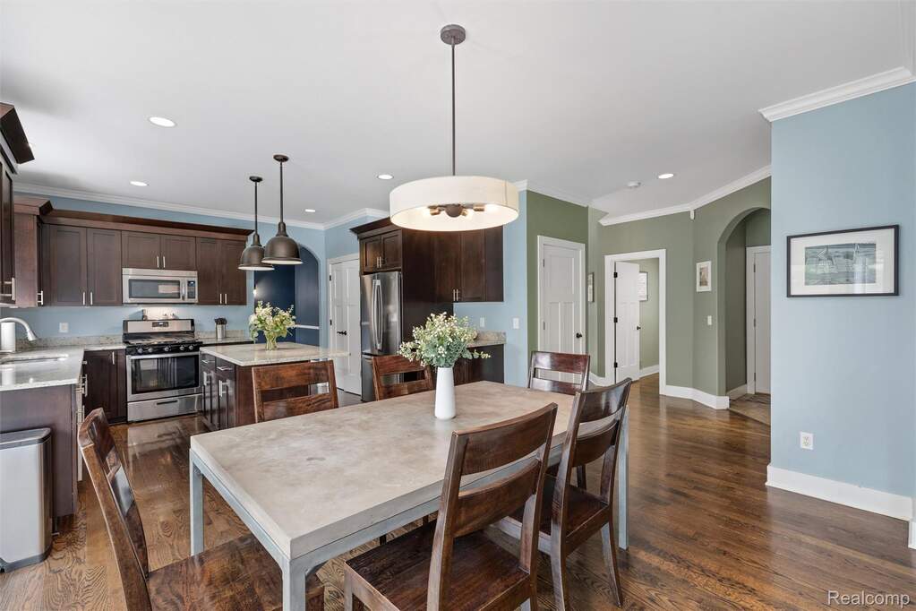 4 Bedroom Single Family Home/House's Image 8
