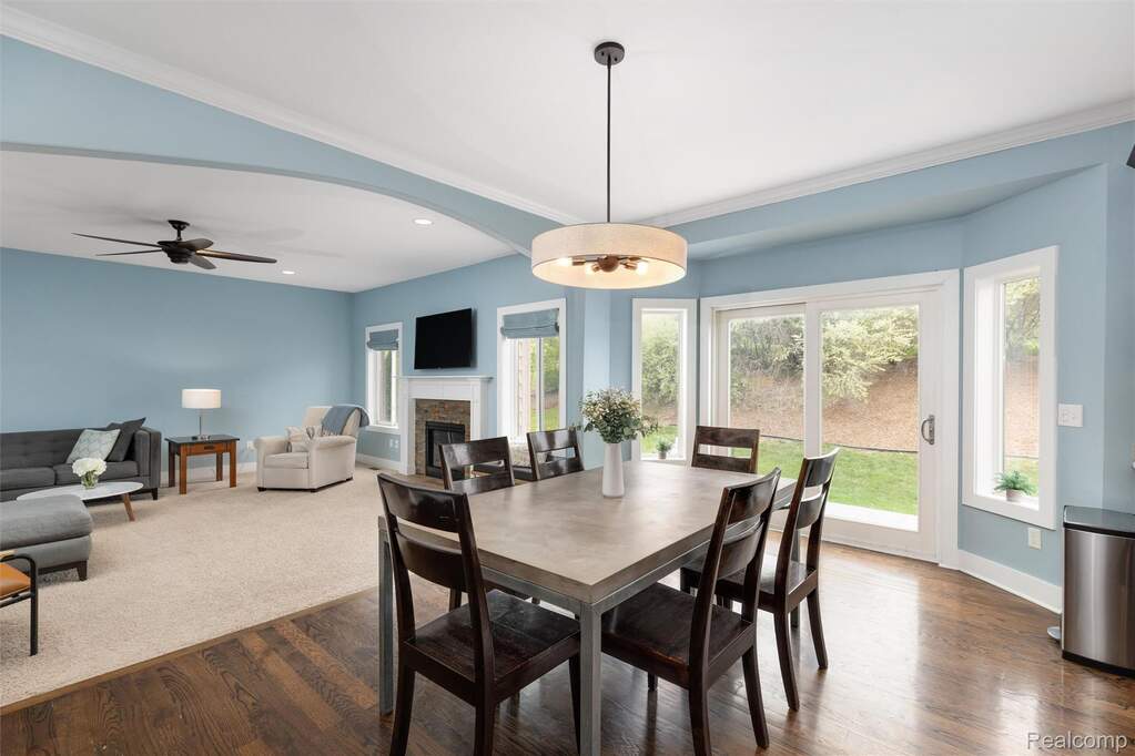 4 Bedroom Single Family Home/House's Image 9
