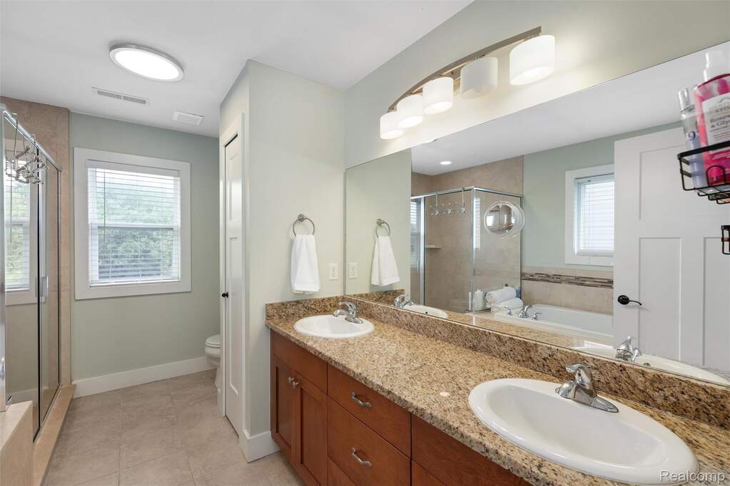4 Bedroom Single Family Home/House's Image 25