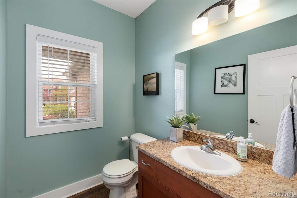 4 Bedroom Single Family Home/House's Image 3