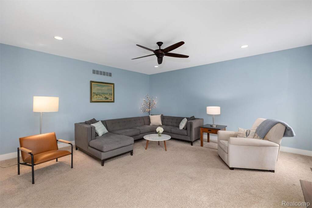 4 Bedroom Single Family Home/House's Image 6