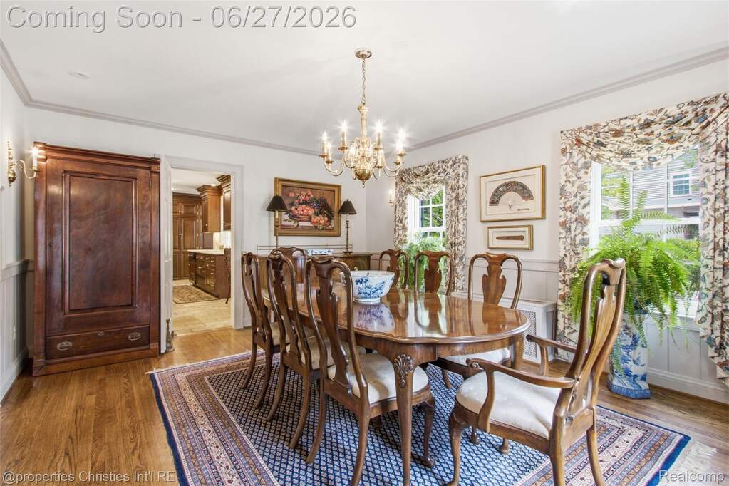 5 Bedroom Single Family Home/House's Image 7