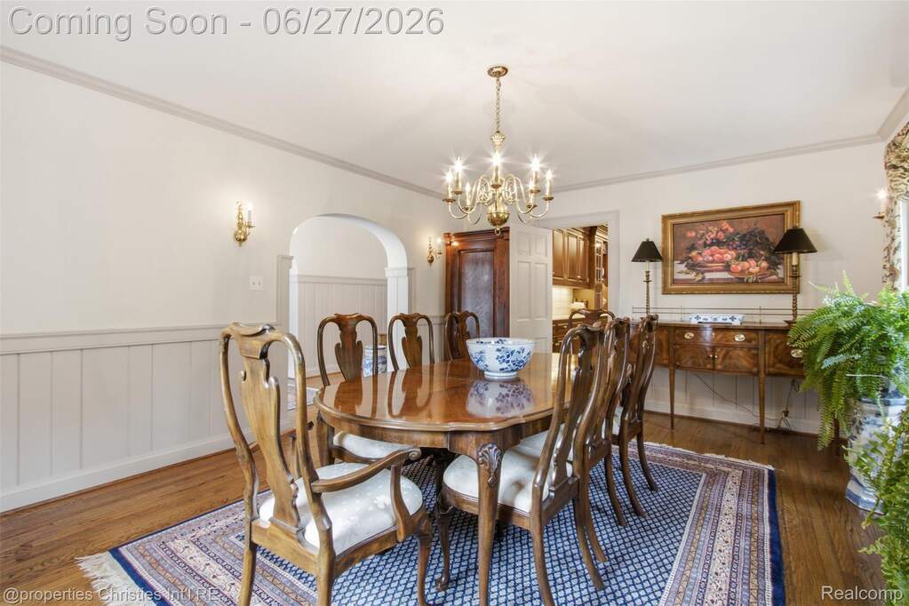 5 Bedroom Single Family Home/House's Image 8