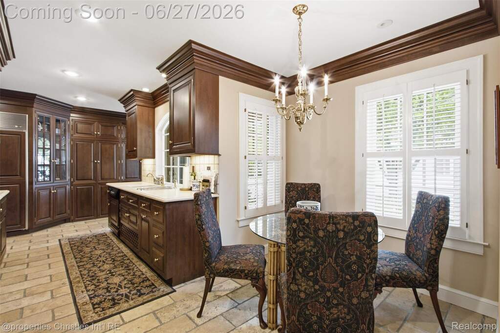 5 Bedroom Single Family Home/House's Image 10