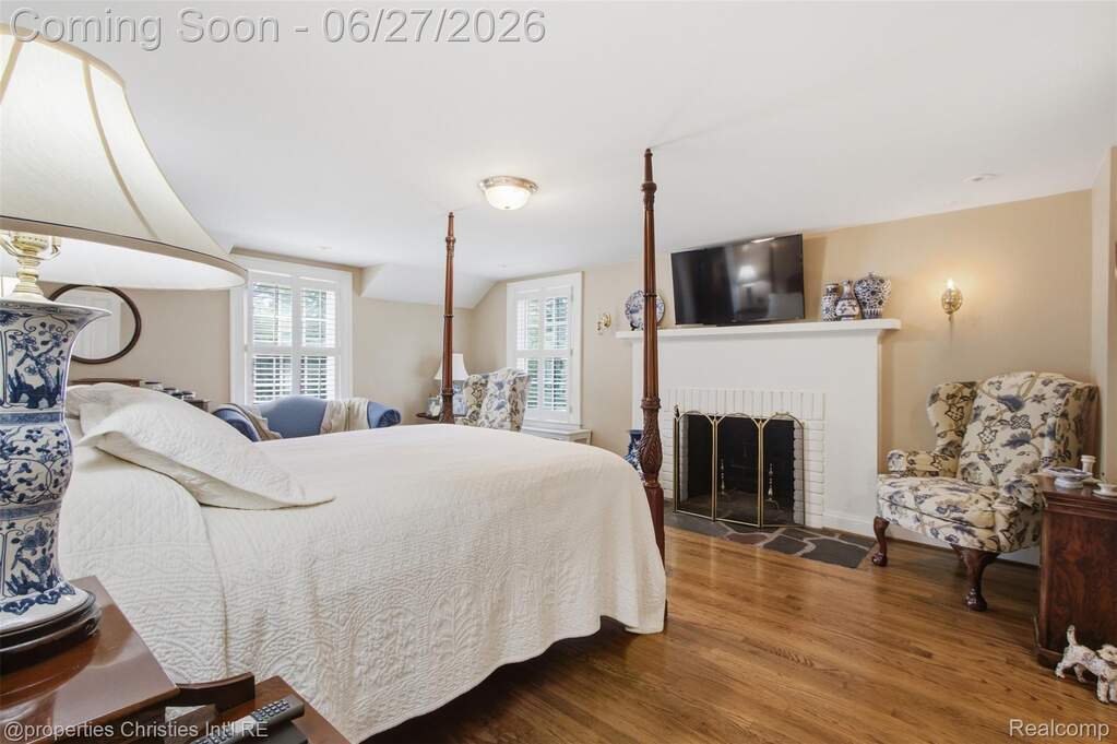 5 Bedroom Single Family Home/House's Image 15