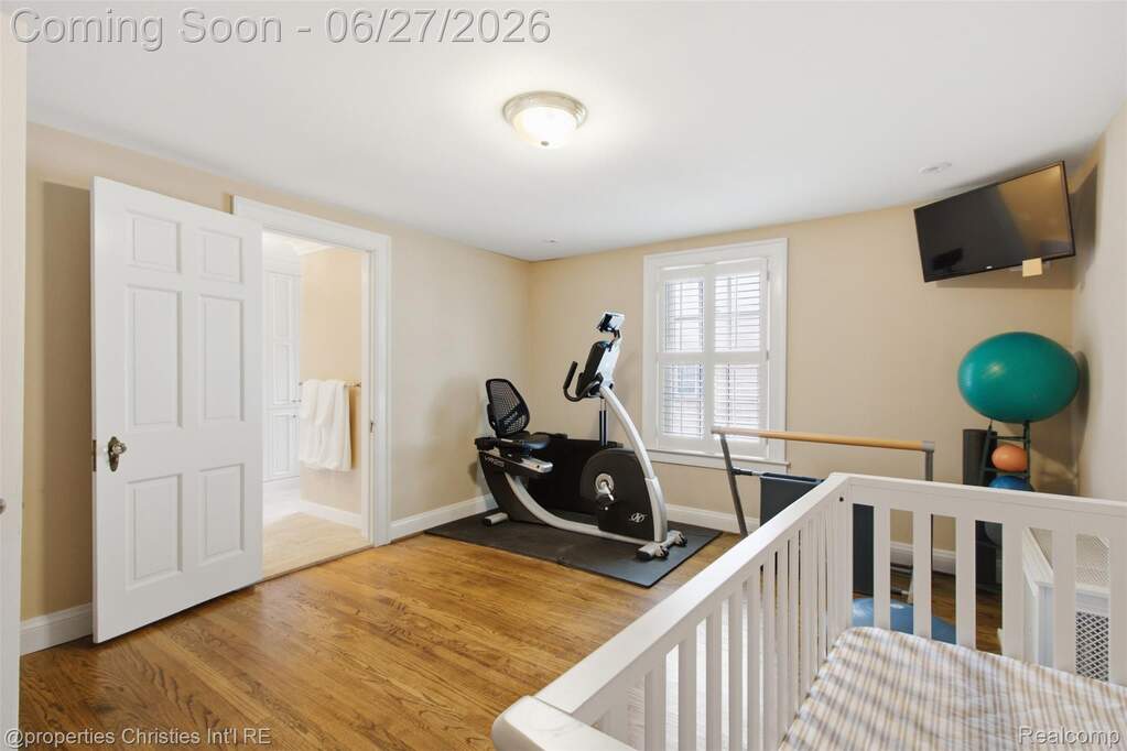 5 Bedroom Single Family Home/House's Image 19