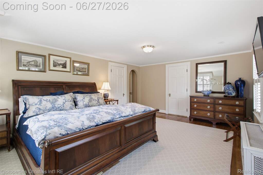 5 Bedroom Single Family Home/House's Image 21