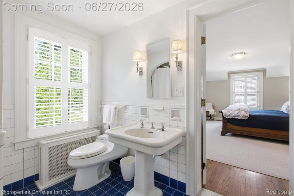 5 Bedroom Single Family Home/House's Image 23