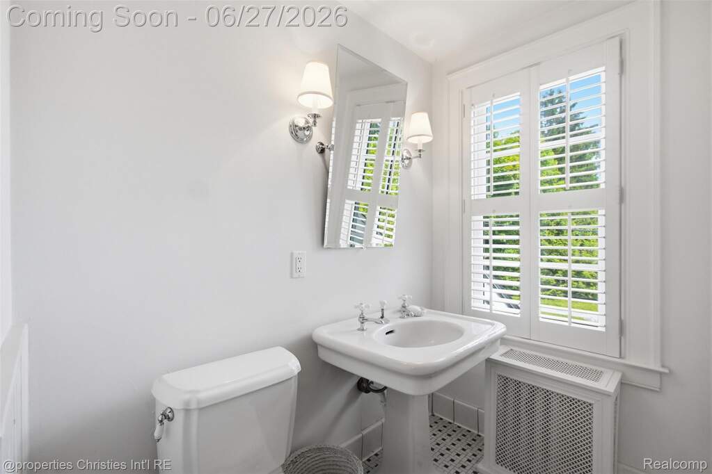 5 Bedroom Single Family Home/House's Image 26