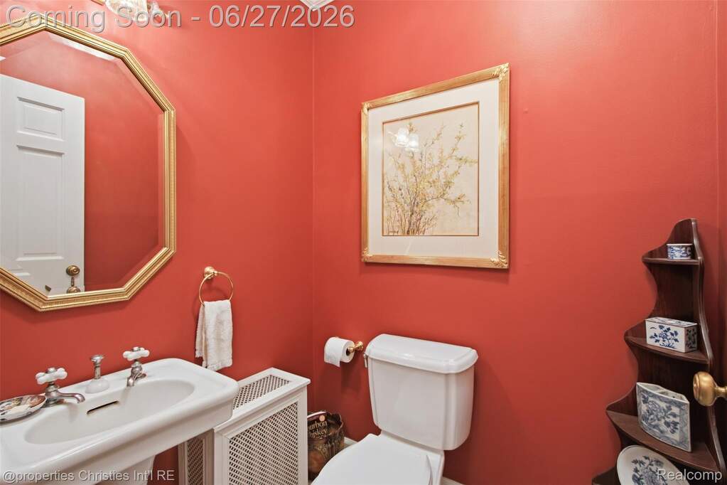5 Bedroom Single Family Home/House's Image 30