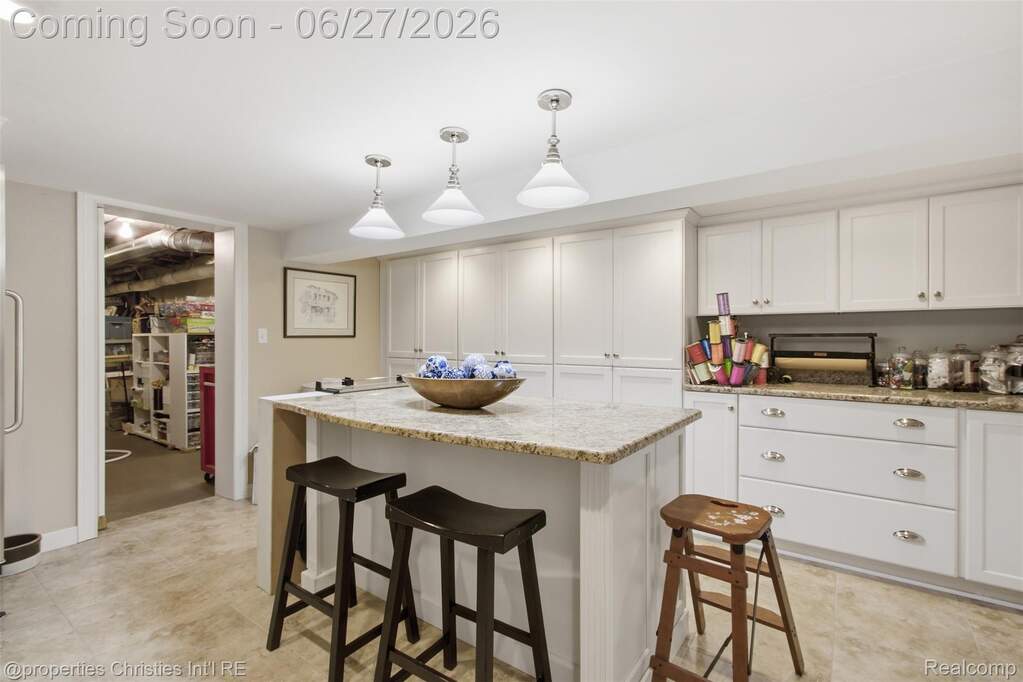 5 Bedroom Single Family Home/House's Image 34