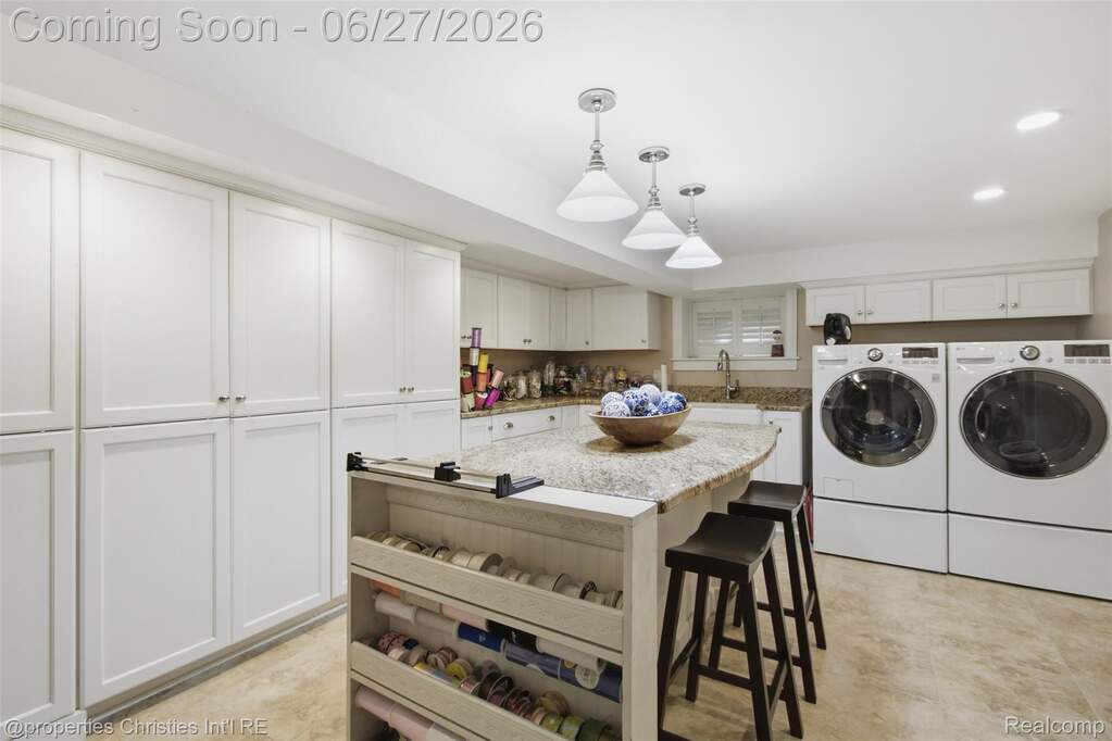 5 Bedroom Single Family Home/House's Image 35