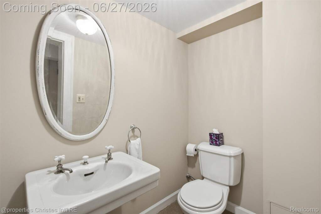 5 Bedroom Single Family Home/House's Image 37