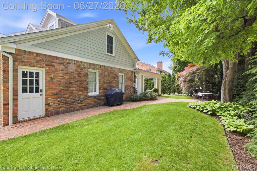 5 Bedroom Single Family Home/House's Image 41