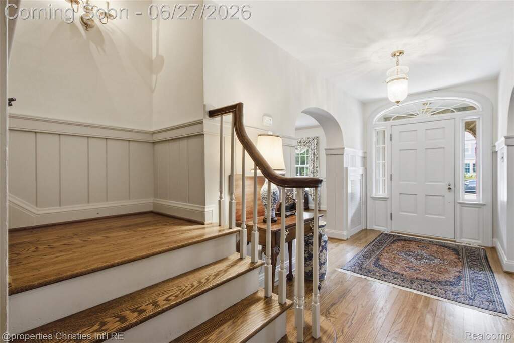 5 Bedroom Single Family Home/House's Image 3