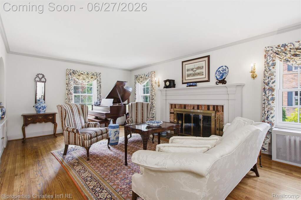 5 Bedroom Single Family Home/House's Image 5