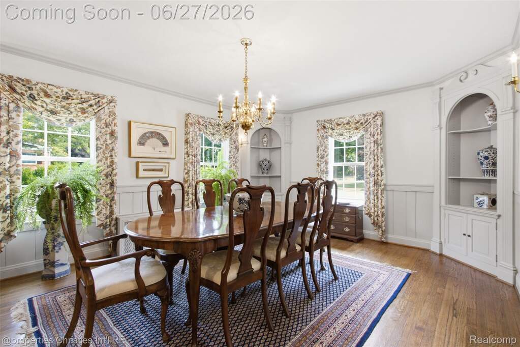 5 Bedroom Single Family Home/House's Image 6