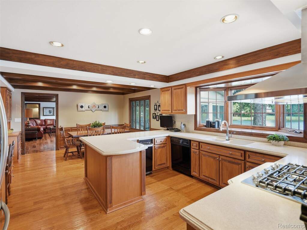 4 Bedroom Single Family Home/House's Image 16