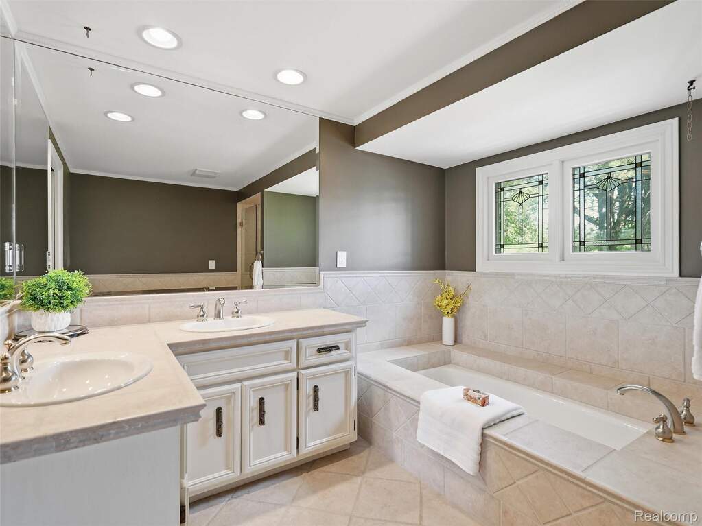 4 Bedroom Single Family Home/House's Image 28