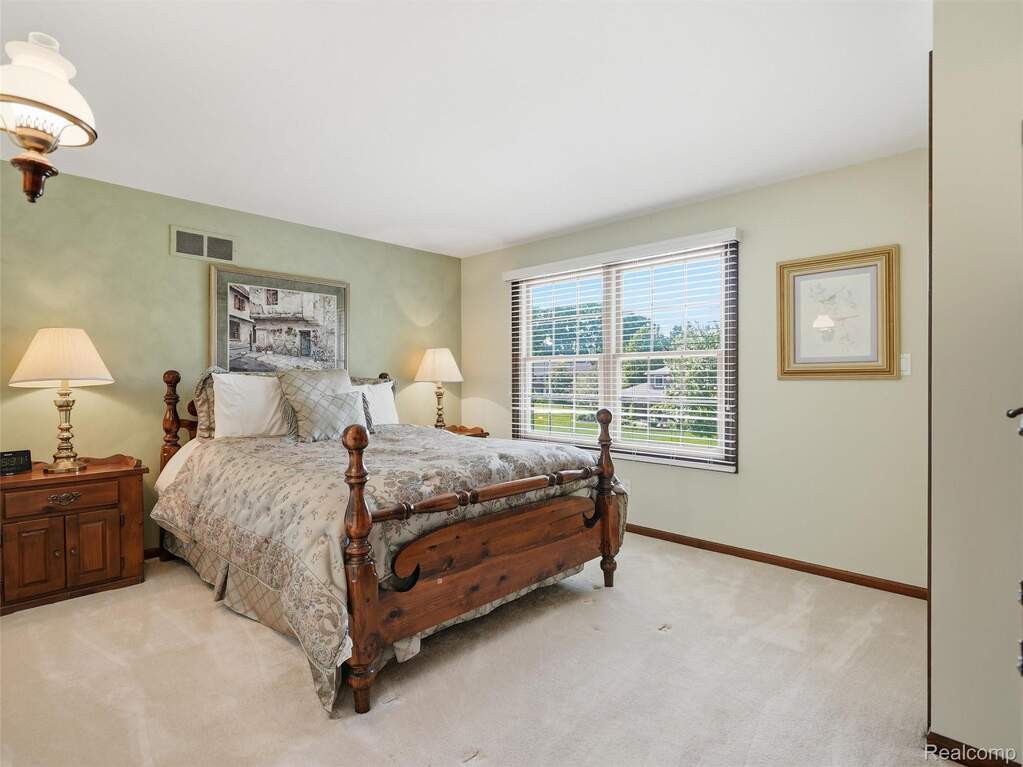 4 Bedroom Single Family Home/House's Image 33
