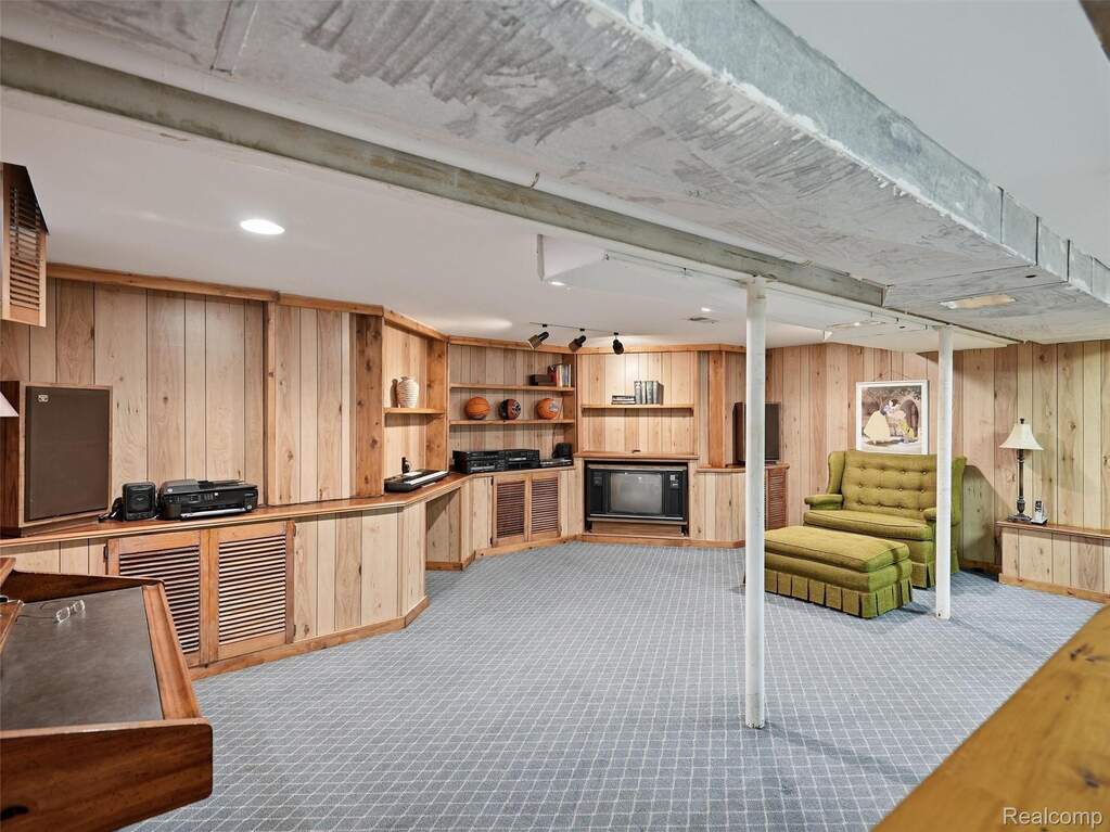 4 Bedroom Single Family Home/House's Image 39