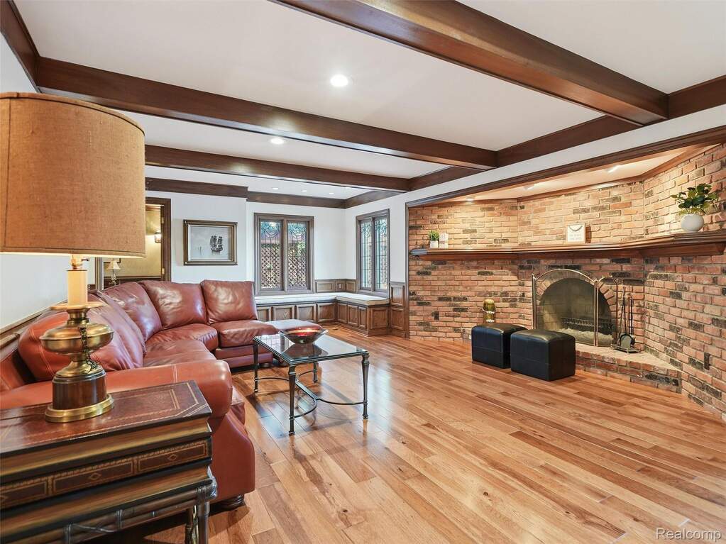 4 Bedroom Single Family Home/House's Image 5