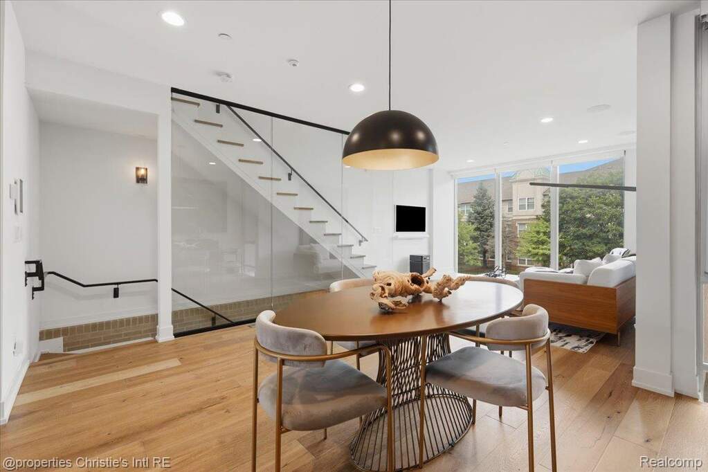 3 Bedroom Villa/Townhouse's Image 13