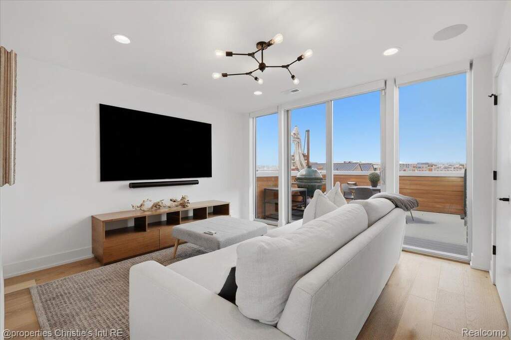 3 Bedroom Villa/Townhouse's Image 25