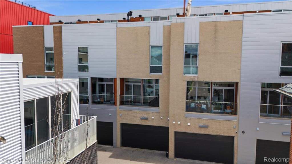 3 Bedroom Villa/Townhouse's Image 31