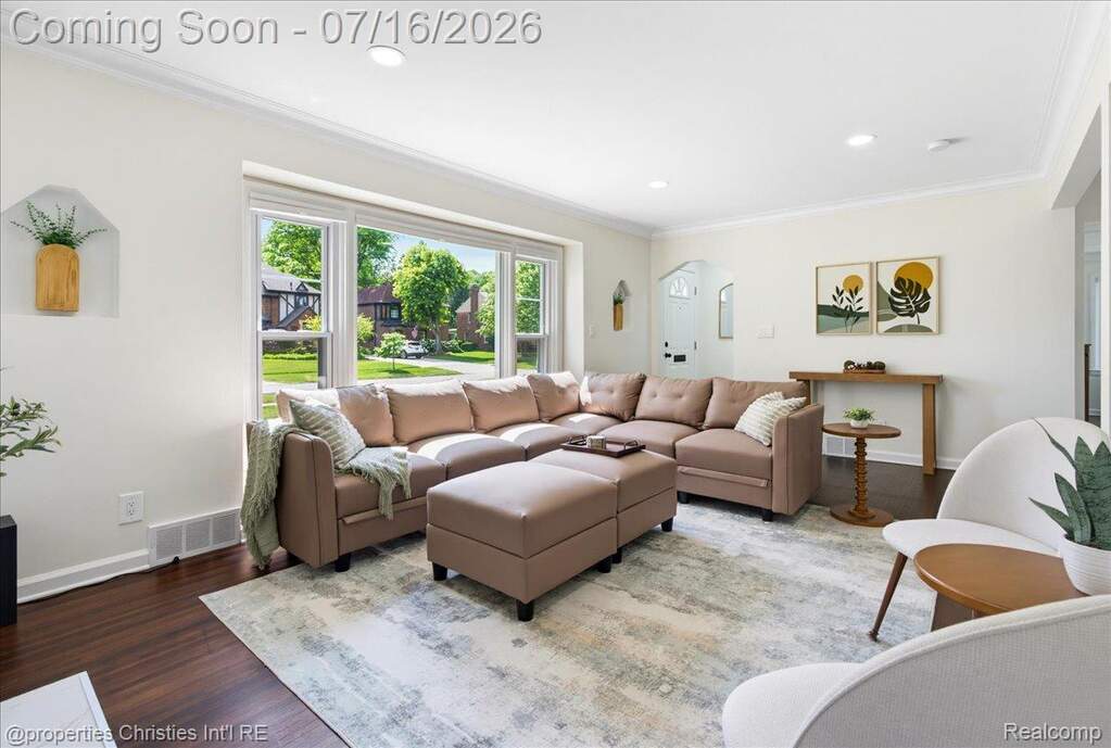 4 Bedroom Single Family Home/House's Image 7