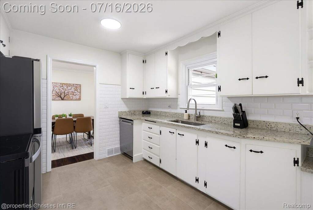 4 Bedroom Single Family Home/House's Image 11