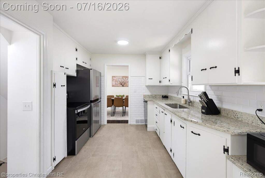 4 Bedroom Single Family Home/House's Image 12