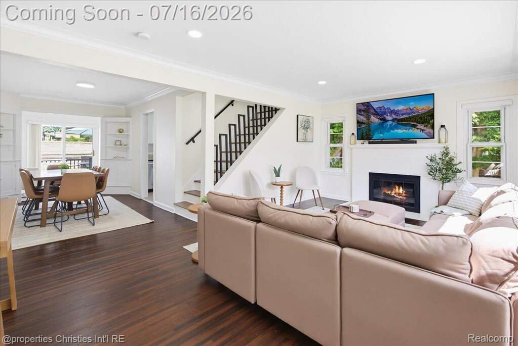 4 Bedroom Single Family Home/House's Image 4