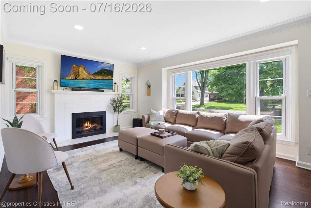 4 Bedroom Single Family Home/House's Image 5