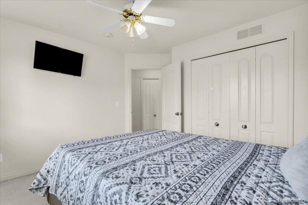 4 Bedroom Single Family Home/House's Image 14