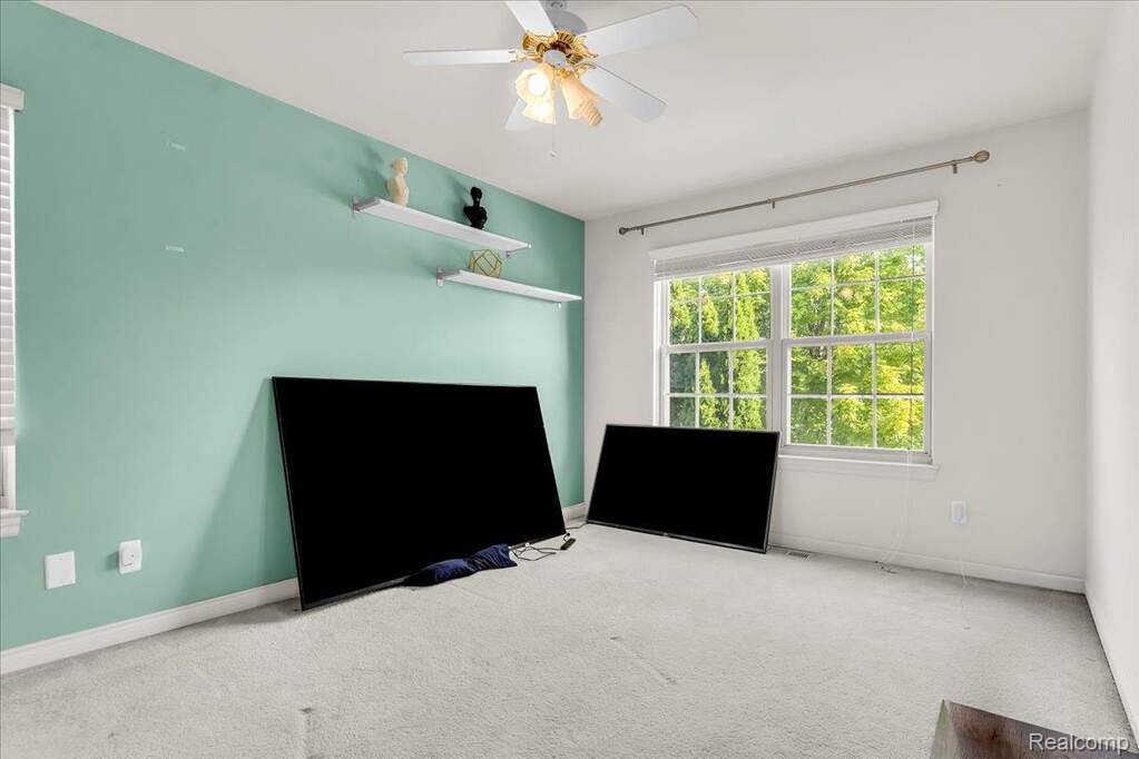 4 Bedroom Single Family Home/House's Image 17