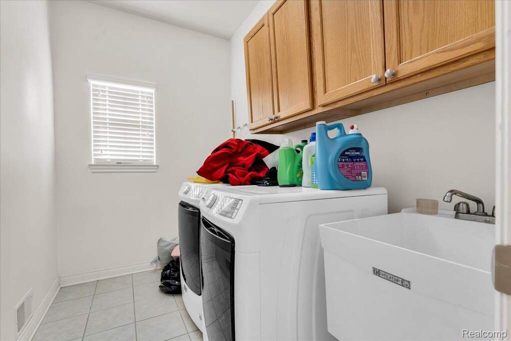 4 Bedroom Single Family Home/House's Image 26